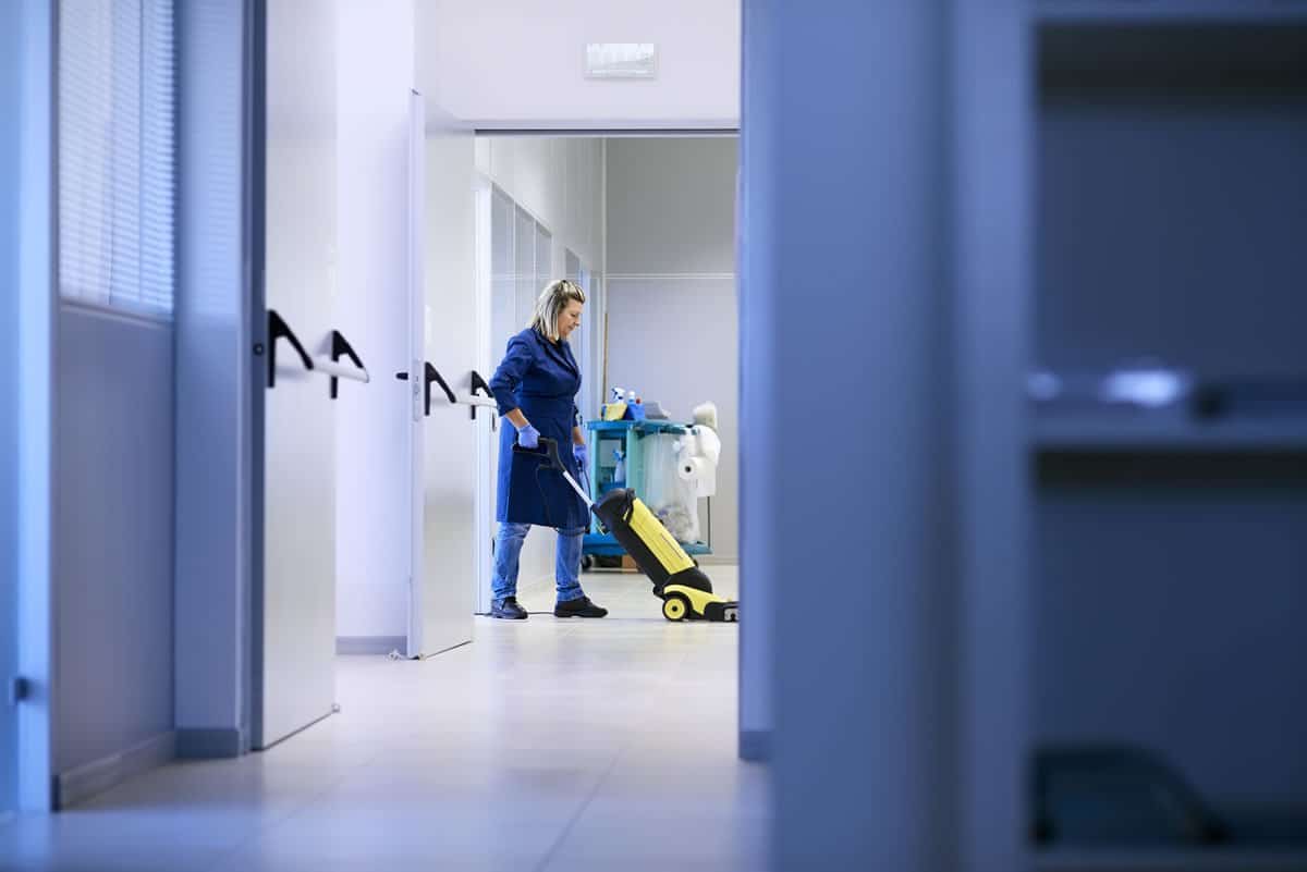 soclean-floor-cleaning